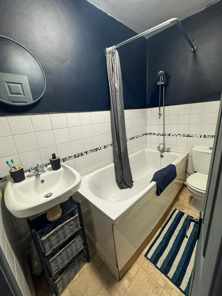 Bathroom 1-2