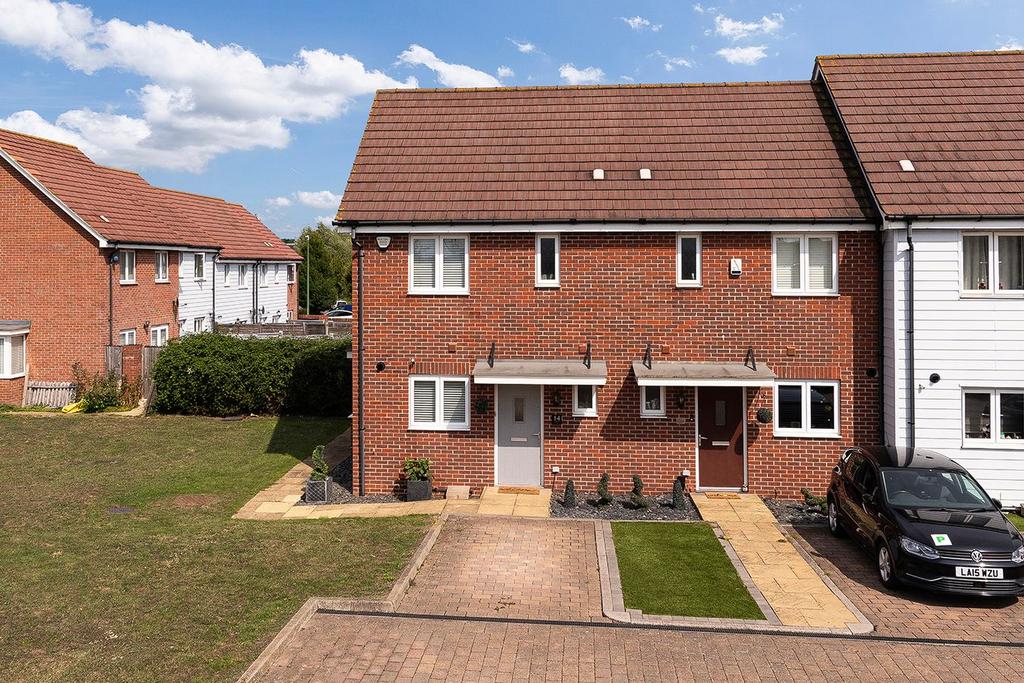 Detached house exterior, driveway