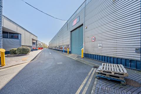 Distribution warehouse to rent, Transfesa Rd Paddock Wood TN12 6UT