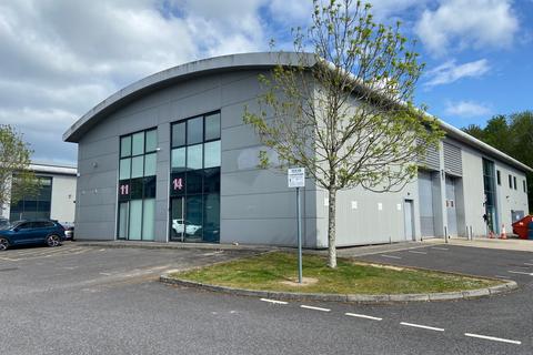 Warehouse to rent, Solar Way Amesbury SP4 7SZ