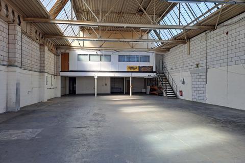 Warehouse to rent, Wilbury Way Hitchin SG4 0TW