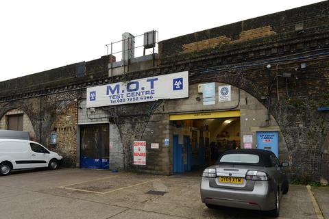 Distribution warehouse to rent, 284-304 Jewell St London SE5 0BU