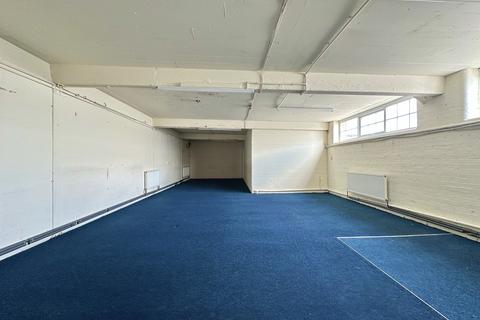 Warehouse to rent, Leagrave Rd Luton LU3 1RJ