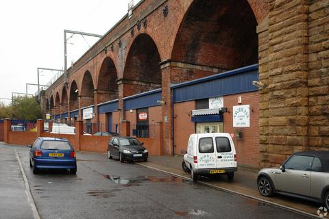 Distribution warehouse to rent, Avondale Way Wakefield WF2 7QU