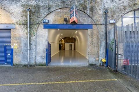 Distribution warehouse to rent, Rolt St London SE8 5JB