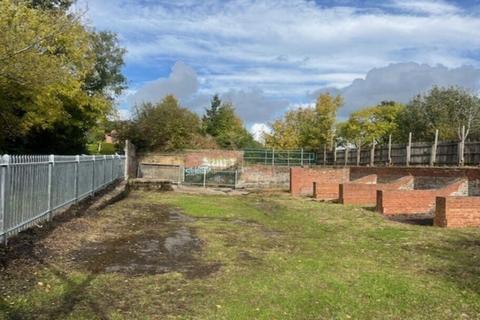 Land to rent, Harrogate Rd Leeds LS17 0EQ
