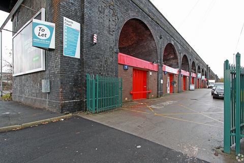 Distribution warehouse to rent, Bridge St Leeds LS11 9UG