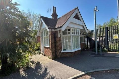 Office to rent, Station Approach Woldingham CR3 7LT
