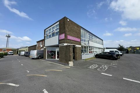 Warehouse to rent, Crow Arch Ln Ringwood BH24 1NZ