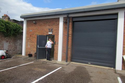 Warehouse to rent, Glenville Mews London SW18 4NJ