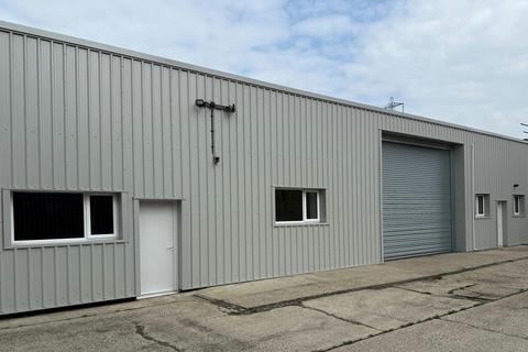 Warehouse to rent, Arrowhead Rd Reading RG7 4AD