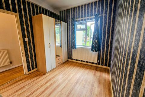 1 bedroom in a house share to rent, pembroke avenue, stanford-le-hope SS17