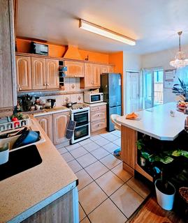 1 bedroom in a house share to rent, pembroke avenue, stanford-le-hope SS17