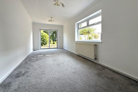 3 bedroom detached house for sale, 10 Evans Drive, NR32