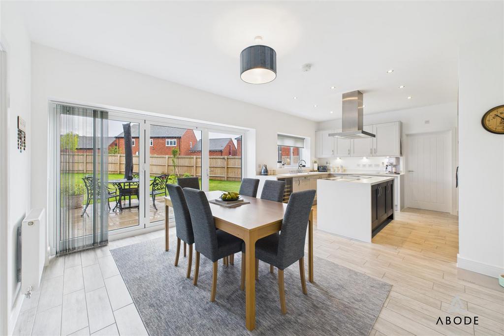 CAM01882 G0-PR0121-STILL010.jpg