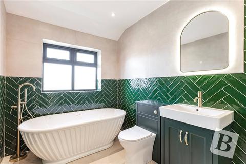 4 bedroom semi-detached house for sale, Moor Lane, Upminster, RM14