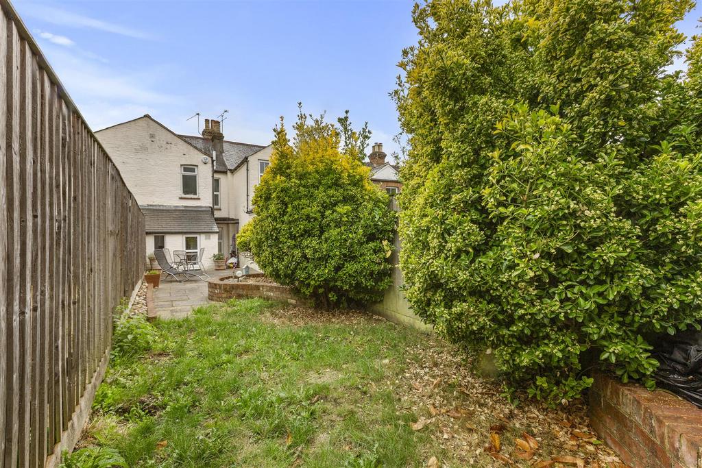 107 Amersham Road, HP13 5 AD-10.jpg