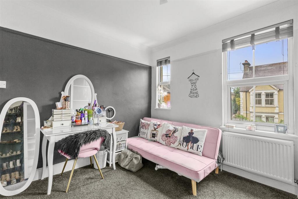 107 Amersham Road, HP13 5 AD-3.jpg