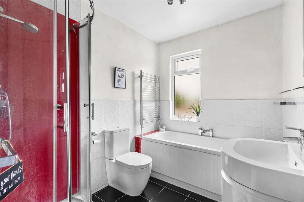 107 Amersham Road, HP13 5 AD-5.jpg