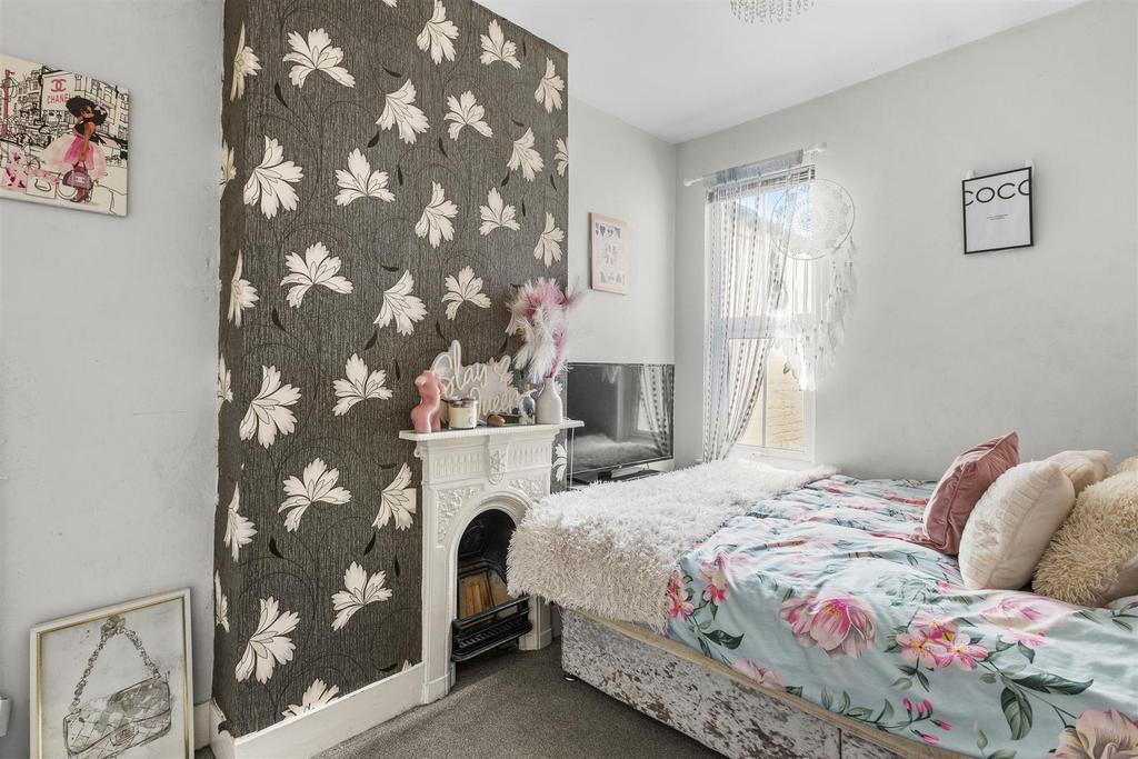 107 Amersham Road, HP13 5 AD-4.jpg