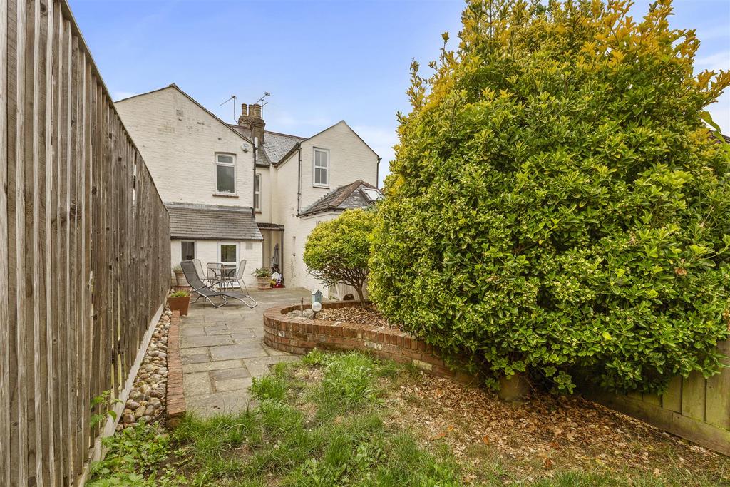 107 Amersham Road, HP13 5 AD-11.jpg