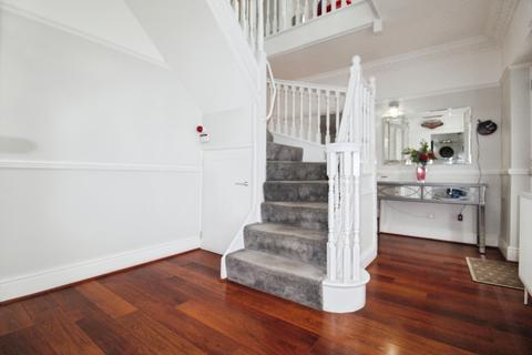 4 bedroom detached house for sale, Mill Lane Close, Broxbourne