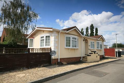 2 bedroom park home for sale, Littleworth Park, Littleworth, OX33