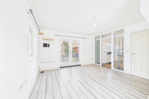 3 bedroom end of terrace house to rent, Iona Avenue, Tilehurst, Reading, Berkshire, RG30