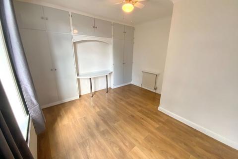 2 bedroom end of terrace house for sale, Overend Road, Halesowen B63