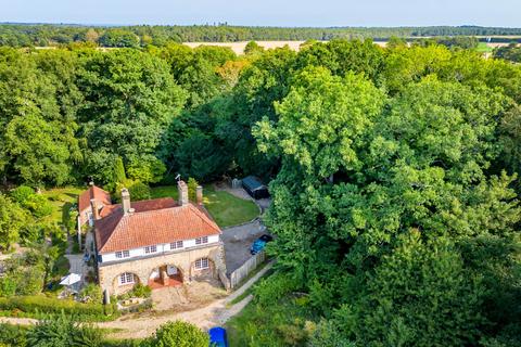 3 bedroom cottage for sale, Cromer Road, Holt NR25