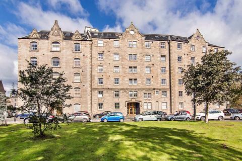 17/11 Johns Place, Edinburgh, EH6 7EN