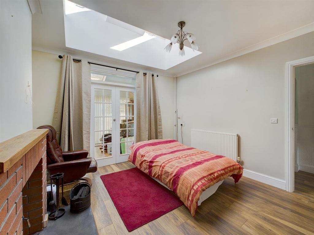 Sitting Room/Bedroom 3