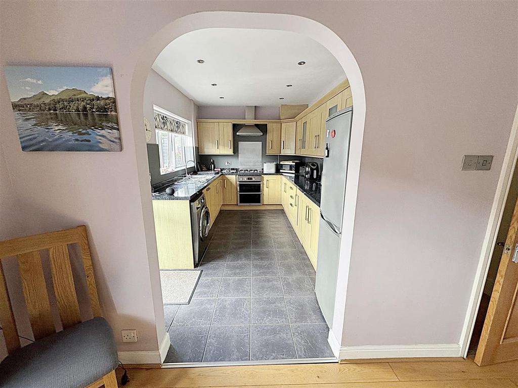 Dining/kitchen