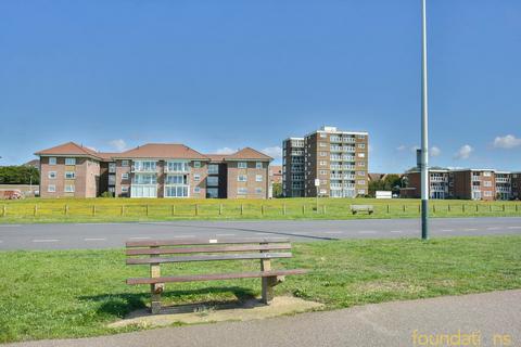 3 bedroom flat for sale, Sutton Place, Bexhill-on-Sea, TN40