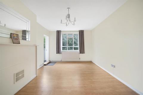 3 bedroom flat for sale, Hector House, Old Bethnal Green Road, London