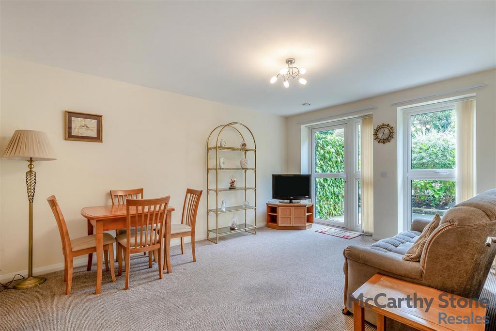 8657635-interior01.jpg