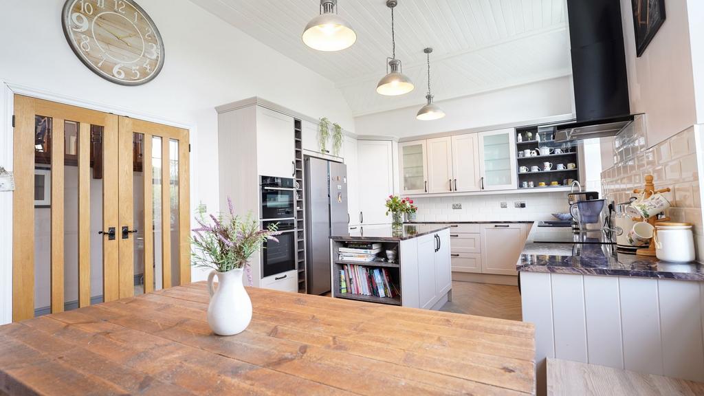 Kitchen / Breakfast Room