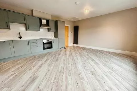 2 bedroom flat to rent - View 3