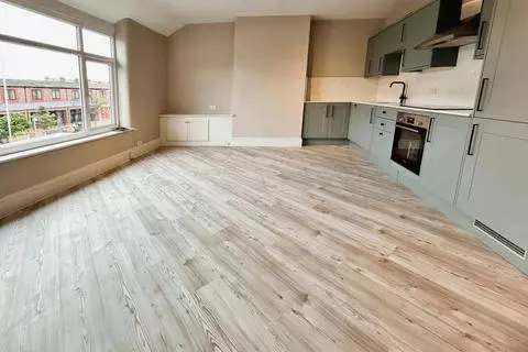 2 bedroom flat to rent - View 5