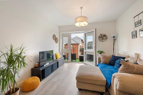 2 bedroom apartment for sale, Bell Farm Way, Walton-on-Thames, KT12