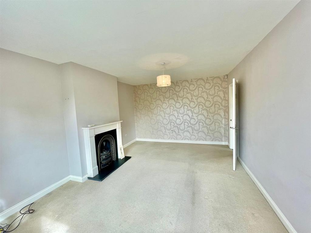 77 Church Rd Lounge 2.jpg