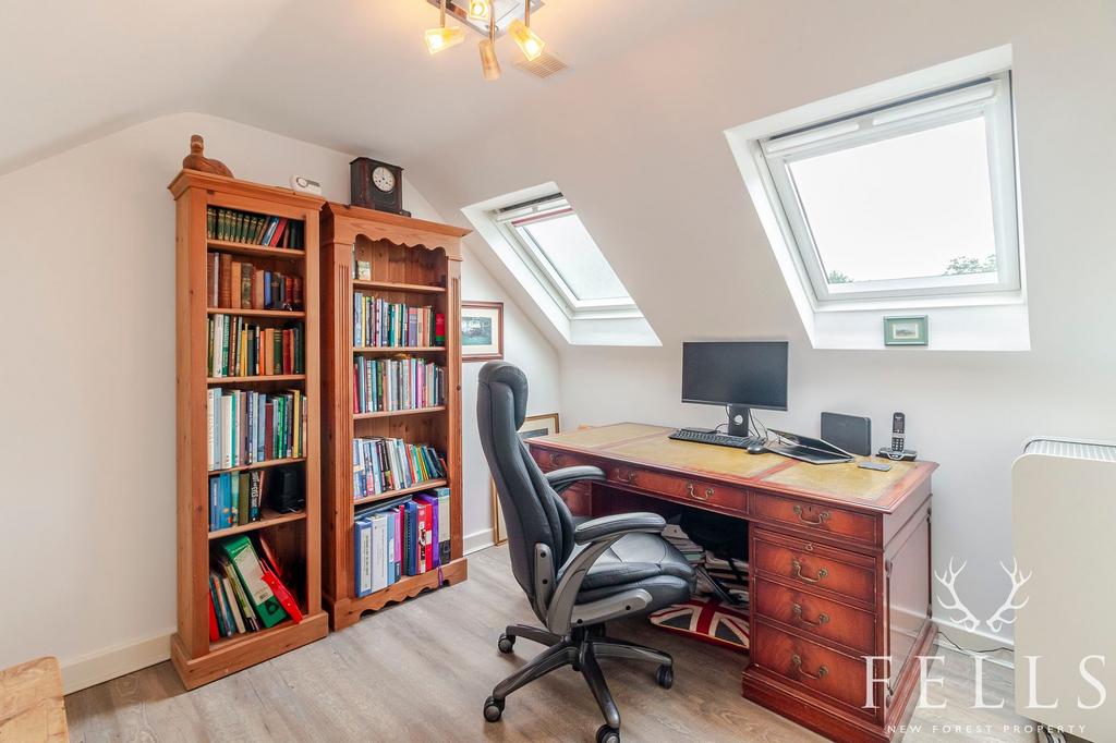 Bedroom / study