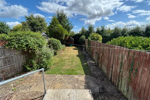 2 bedroom semi-detached bungalow to rent, The Dell, Caddington, LU1