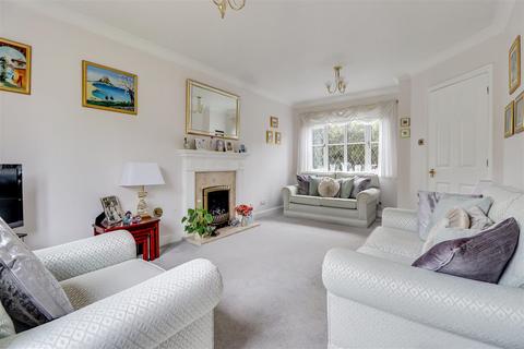 3 bedroom detached house for sale, Alleyn Place, Westcliff-on-Sea SS0