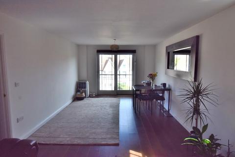 2 bedroom flat to rent, High Road, Wood Green, London. N22