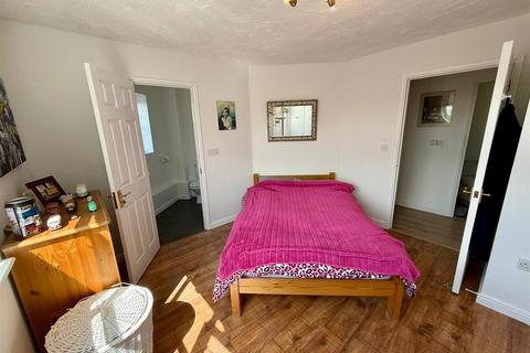 12 Burrows Chase, Waltham Abbey, EN9 3YX