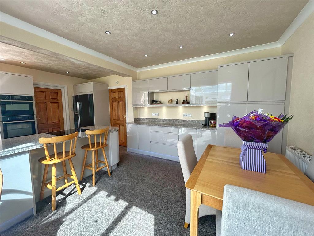 Dining/Kitchen
