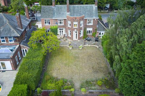 4 bedroom detached house for sale, Whin Hill Road, Doncaster