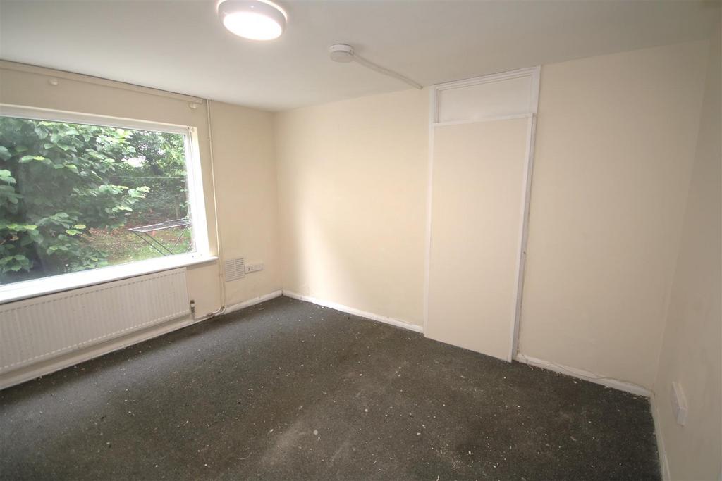 Bedroom 1b.JPG