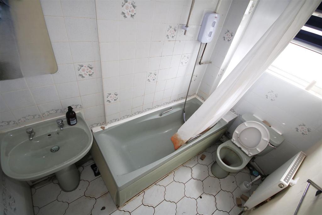 Bathroom.JPG